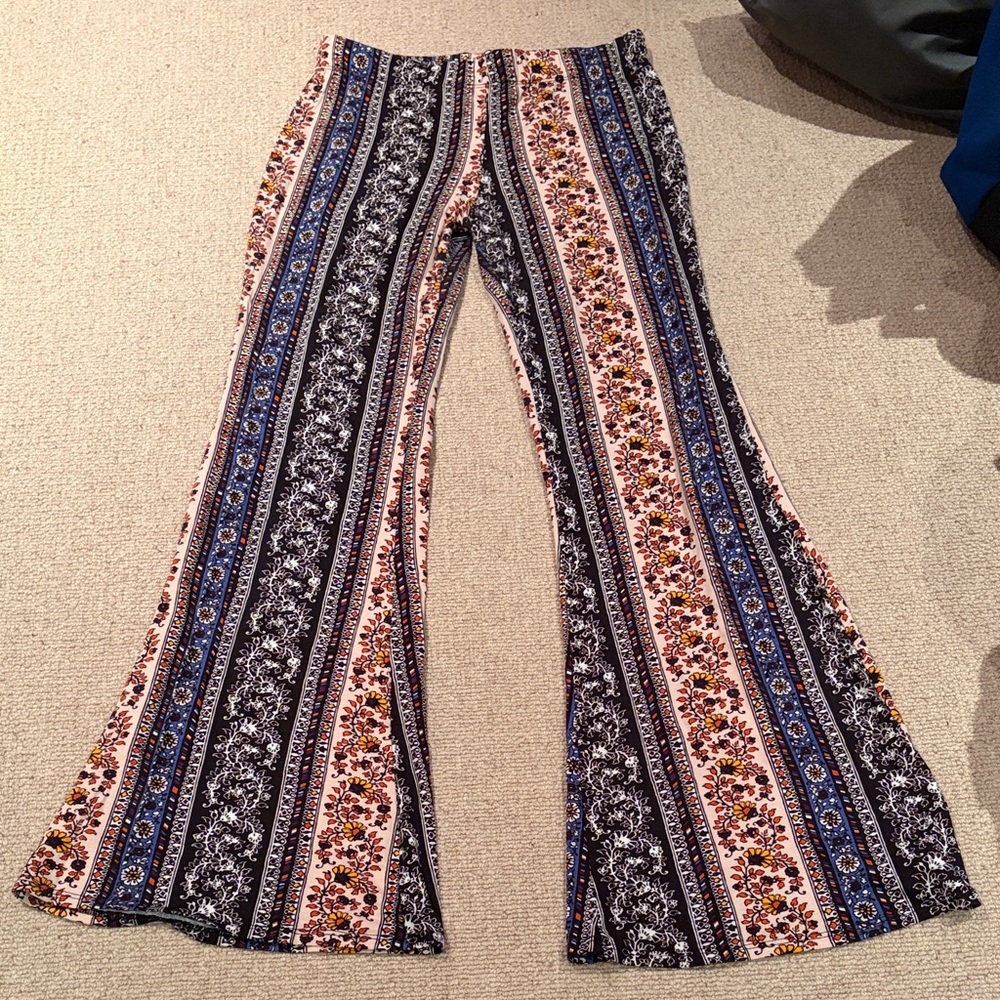 Design Lab Lord & Taylor Black and Blue Patterned Flare Pants